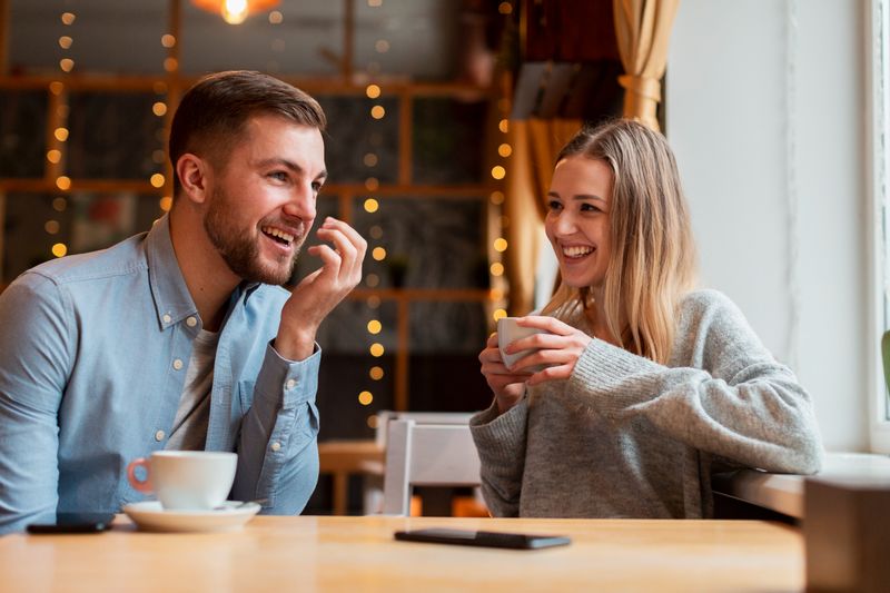 Come iniziare una conversazione nella tua nuova lingua con serenità